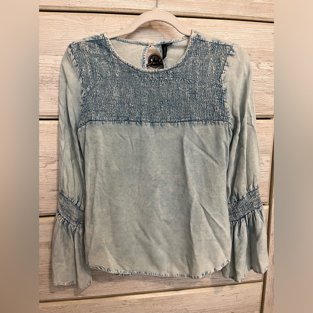 D & Kade Chambray Bell Sleeve Top!